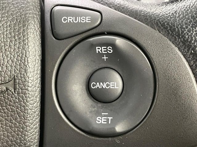 【クルーズコントロール】高速道路もラクラク走行。アクセルを離しても一定速度で走行ができ、長距離運転時の負担を軽減!加速・減速も簡単なスイッチ操作で調整できます。