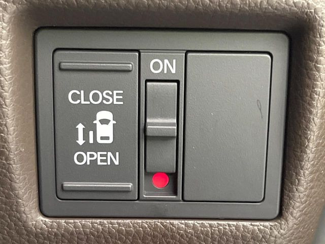 【パワースライドドア】スマートキーや運転席のスイッチでスライドドアの開閉が可能♪電動だから力を入れてドアを開ける必要が無く、小さいお子様でも、重い荷物を持っている時もラクに開け閉めできます♪