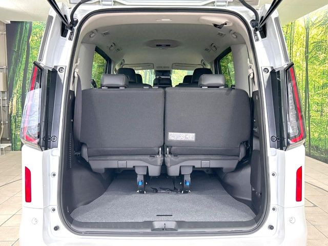 普段のお買い物や通勤、送迎等に十分な荷室スペースを確保しております。セカンドシートを倒すと、大きな荷物の積載も可能です♪