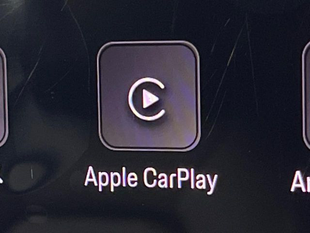 ��Apple Car Play:�X�}�z�Ƃ̗L���ڑ��ŁA�i�r�E�I�[�f�B�I�Đ��ȂǃX�}�z�̃A�v���@�\����ʂł��g����֗��@�\�ł�!
