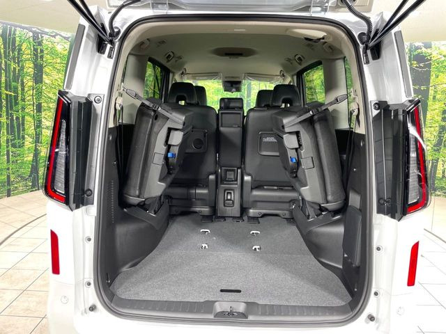 普段のお買い物や通勤、送迎等に十分な荷室スペースを確保しております。セカンドシートを倒すと、大きな荷物の積載も可能です♪