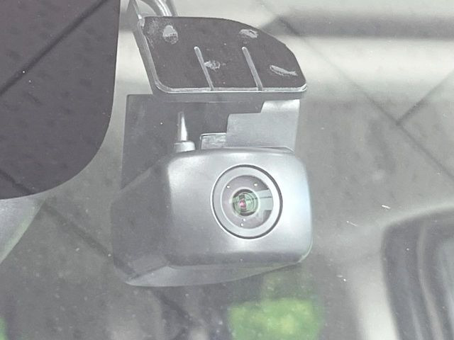 【ドライブレコーダー】ドライブレコーダー装備!走行中はもちろん、あおり運転や事故に遭遇した際、映像で記録し、万一のリスクに備えます。※記録用SDカードはお客様ご自身でご準備いただく必要があります。