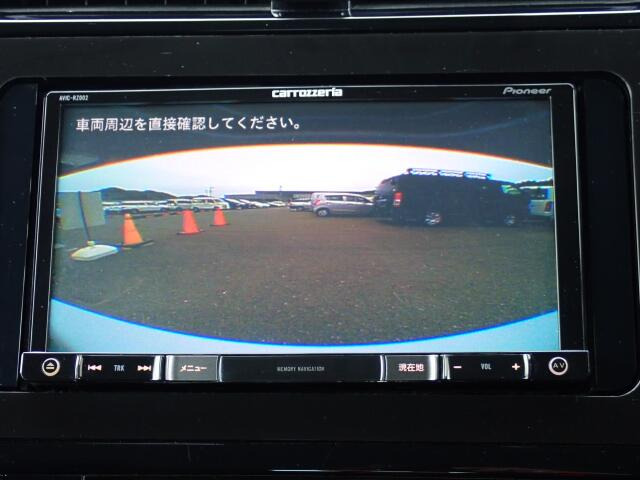 バックカメラ装備しております。駐車時に大変役に立ちますよ。駐車が苦手な方にも便利機能です。