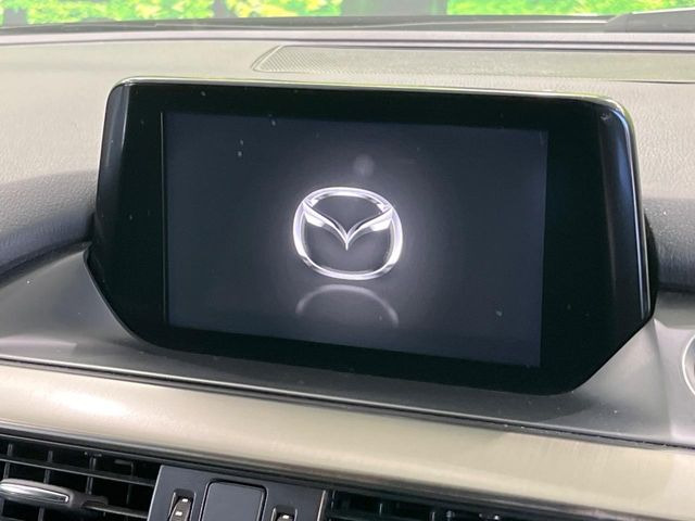 【マツダコネクトナビ】車内の雰囲気にマッチした一体型タイプのナビ。各種車輌設定やBluetooth再生等、様々な機能が楽しめます。直感的なダイヤル操作が可能で、使い勝手も良好です。