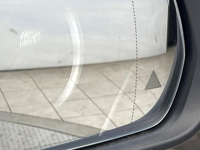 ●ブラインドアシストセンサー:視角からの車を感知し、ドライバーが車線変更を行う際に、警告音と共に注意を促してくれる安全支援機能です!