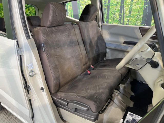 運転席シート廻りは使用感も少なく、良好な状態となっています。丁寧に使われていたことがよくわかりますね。