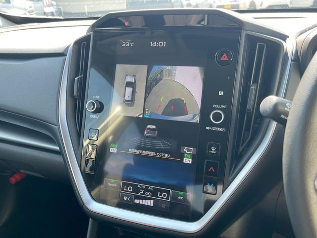 【マルチテレインモニター】車のフロントやサイドのカメラ画像を同時にモニター表示することで、悪路や狭い道を走行時でも周囲の状況確認ができ安心!本格SUVにうれしい装備です♪