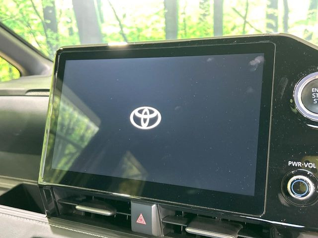 【10.5インチナビ】高級感とインパクトのある大画面ナビを装備。各種オーディオ操作はもちろん、スマホ連携もできる利便性の高いナビです♪