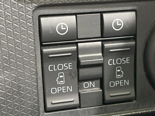 【両側パワースライドドア】スマートキーや運転席のスイッチで後席両側スライドドアの開閉が可能♪電動だから力を入れてドアを開ける必要が無く、小さなお子様でも簡単に開け閉めでき快適です♪