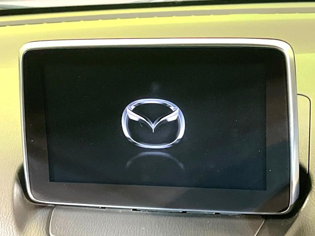 【マツダコネクトナビ】車内の雰囲気にマッチした一体型タイプのナビ。各種車輌設定やBluetooth再生等、様々な機能が楽しめます。直感的なダイヤル操作が可能で、使い勝手も良好です。
