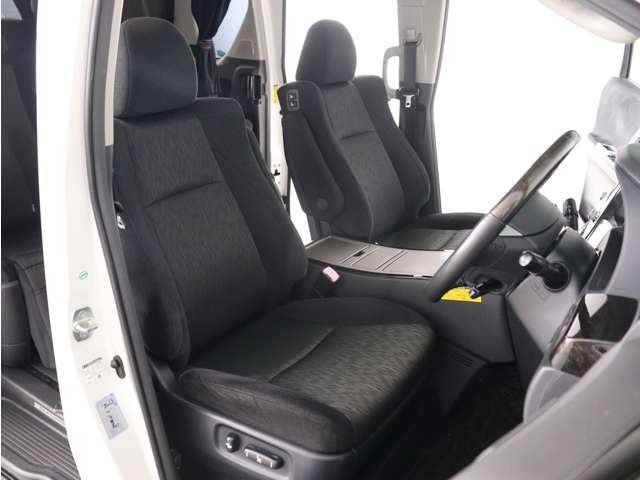 (電動シート)運転席8ウェイパワーシート!シートメモリー機能付き!上級グレードならではの贅沢装備で人気装備となります。