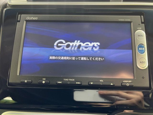 【純正ナビ】人気の純正ナビを装備しております。ナビの使いやすさはもちろん、オーディオ機能も充実!キャンプや旅行はもちろん、通勤や買い物など普段のドライブも楽しくなるはず♪
