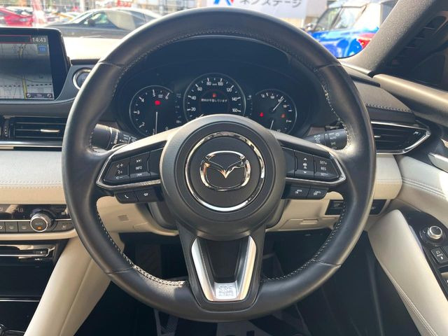 【純正革巻きステアリング】上質な革を使用することで、手にしっかり馴染みとても運転しやすいハンドルです♪
