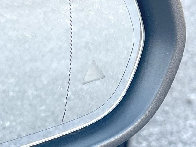 ●ブラインドアシストセンサー:視角からの車を感知し、ドライバーが車線変更を行う際に、警告音と共に注意を促してくれる安全支援機能です!