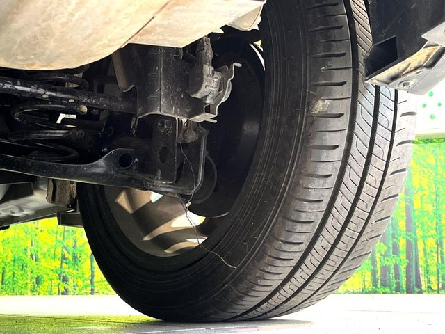 お車を安心してお乗りいただく為には、足回りの定期点検が欠かせません。サービスサポート(有償保証)では無料点検もご提供しており、安心のカーライフをお過ごしいただけるサポート体制が整っています。