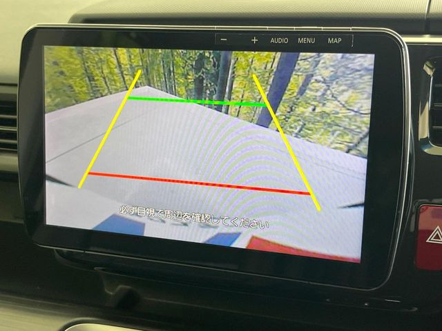 【バックカメラ】駐車時に後方がリアルタイム映像で確認できます。大型商業施設や立体駐車場での駐車時や、夜間のバック時に大活躍!運転スキルに関わらず、今や必須となった装備のひとつです!