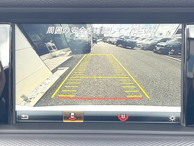 ●ガイドライン付きバックカメラ:不安な駐車もこれで安心!ガイドライン付きなので狭い箇所での駐車もラクラクです!