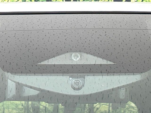 【インテリジェントエマージェンシーブレーキ】フロントカメラで前方の車両や歩行者を検知。衝突しそうな時は衝突被害軽減ブレーキが作動、衝突回避をサポート。より安全にドライブをお楽しみいただけます。