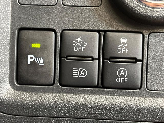 【スマートアシスト】走行中に前方の車両等を認識し、衝突しそうな時は警報とブレーキで衝突回避と被害軽減をアシスト。より安全にドライブをお楽しみいただけます。