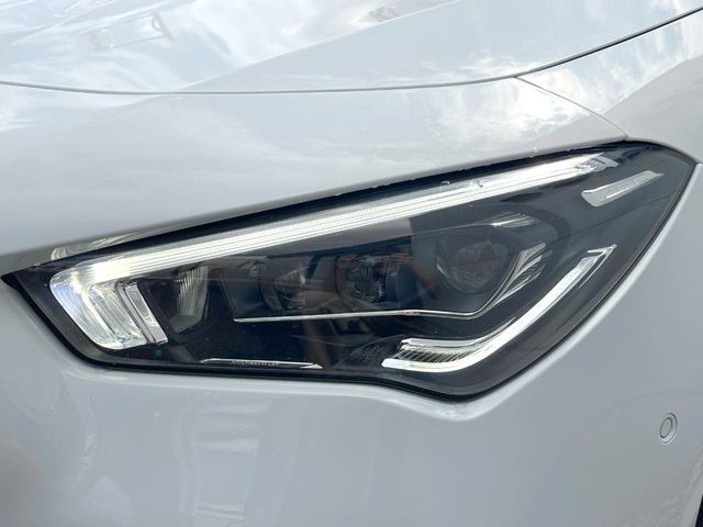 ●LEDヘッドライト:夜間走行時も良好な視界を確保し安心して運転できる高輝度LEDヘッドライトを装備!点灯速度が早く、消費電力も抑えられています。