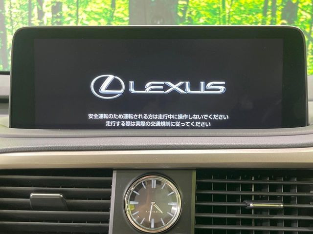 【12.3インチワイドナビ】高級感とインパクトのある大型ワイドナビを装備。各種オーディオ操作はもちろん、横長ワイド画面でのマップ2分割表示など、利便性も高いナビです♪