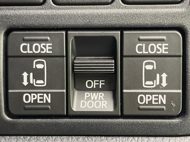 【両側パワースライドドア】スマートキーや運転席のスイッチで後席両側スライドドアの開閉が可能♪電動だから力を入れてドアを開ける必要が無く、小さなお子様でも簡単に開け閉めでき快適です♪