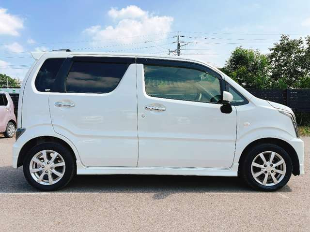 お客様のご予算帯に合わせたお車を常時100台以上取り揃えています!当社のスタッフがお客様のお車選びをしっかりサポートしご提案させていただきます!