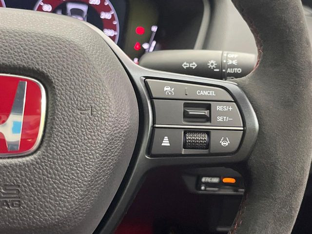 【アダプティブクルーズコントロール】高速道路での長距離走行が楽に!!自動で速度を保つクルーズコントロールが、衝突軽減システムと連携し、前方の車両を感知して車間を保つように速度調節してくれます!!
