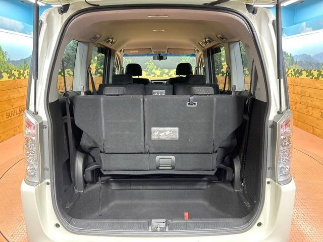 普段のお買い物や通勤、送迎等に十分な荷室スペースを確保しております。セカンドシートを倒すと、大きな荷物の積載も可能です♪