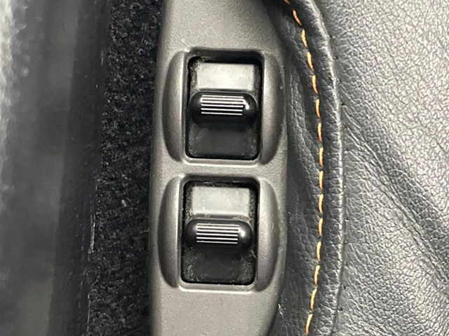 【パワーシート】スイッチ一つで簡単にシートの微調整が可能!電動だから力もいりません!快適なシートポジションにセットして、快適なドライブをお楽しみください。
