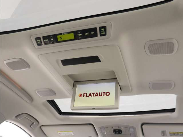 【電動後席モニター】プレミアムサウンド専用!電動開閉後席フリップダウンモニターです。5.1chサウンド、18スピーカーの専用音響システムとなり、人気の装備になります。