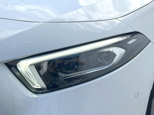 ●LEDヘッドライト:夜間走行時も良好な視界を確保し安心して運転できる高輝度LEDヘッドライトを装備!点灯速度が早く、消費電力も抑えられています。