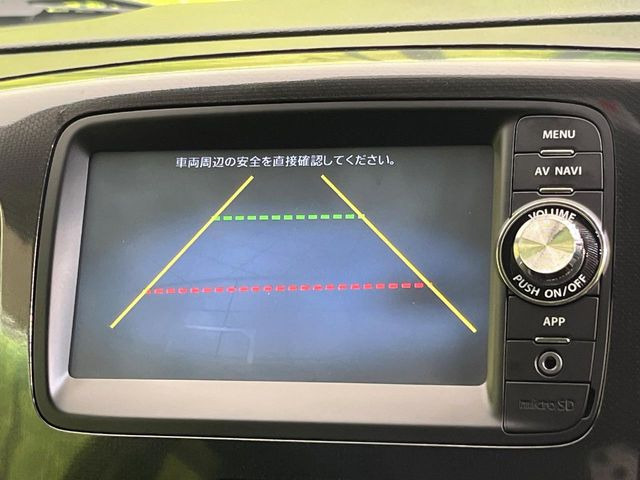 【バックカメラ】駐車時に後方がリアルタイム映像で確認できます。大型商業施設や立体駐車場での駐車時や、夜間のバック時に大活躍!運転スキルに関わらず、今や必須となった装備のひとつです!