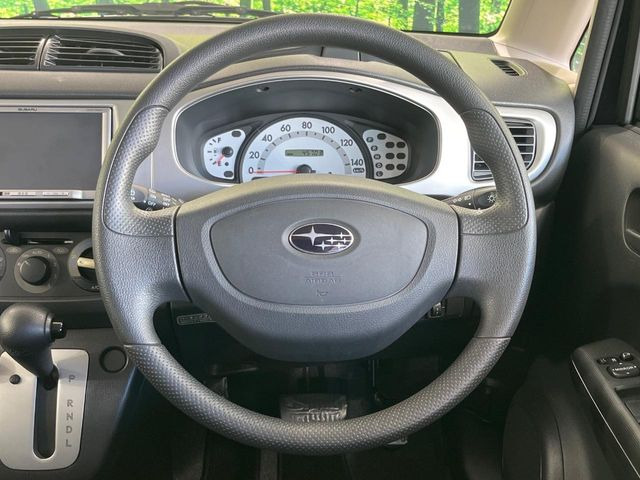 インテリアに合わせたデザインのステアリングは、運転される方のことも考え、運転しやすい形状、大きさです。是非一度、実際に触ってお確かめください。