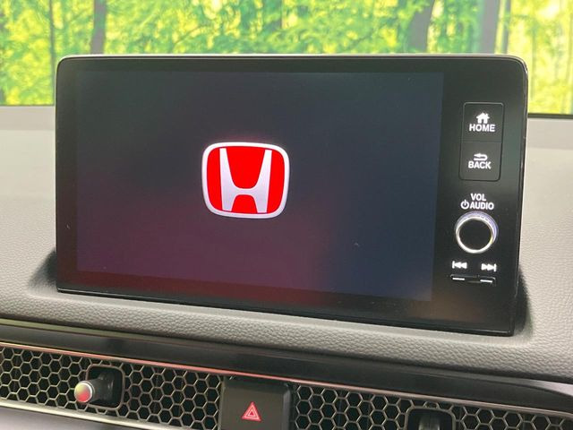 【9インチ ホンダコネクトディスプレイ】視認性の高い大画面ディスプレイでナビの使用や、お持ちのスマートフォンと連携したbluetoothでの音楽再生が可能です♪