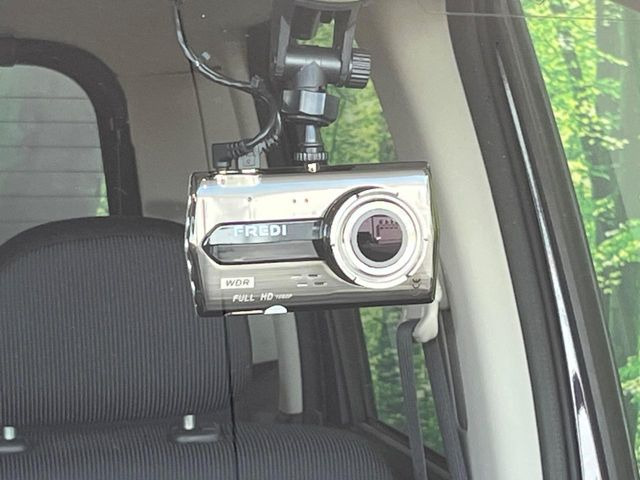 【ドライブレコーダー】ドライブレコーダー装備!走行中はもちろん、あおり運転や事故に遭遇した際、映像で記録し、万一のリスクに備えます。※記録用SDカードはお客様ご自身でご準備いただく必要があります。