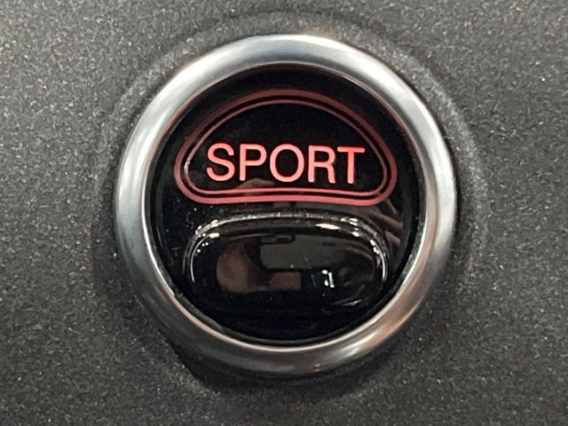 ●走行モードセレクタ:それぞれ使用用途に合わせた走行モードが選択可能です!いつものドライブがより楽しくなる装備です!
