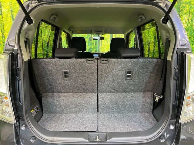 普段のお買い物や通勤、送迎等に十分な荷室スペースを確保しております。セカンドシートを倒すと、大きな荷物の積載も可能です♪