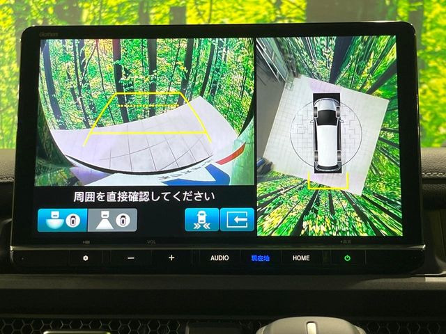 【マルチビューカメラシステム】専用のカメラにより、上から見下ろしたような視点で360度クルマの周囲を確認することができます☆死角部分も確認しやすく、狭い場所での切り返しや駐車もスムーズに行えます。