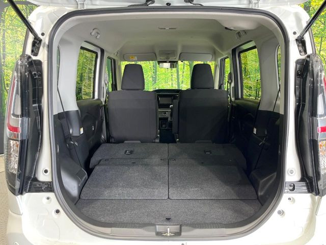 普段のお買い物や通勤、送迎等に十分な荷室スペースを確保しております。セカンドシートを倒すと、大きな荷物の積載も可能です♪