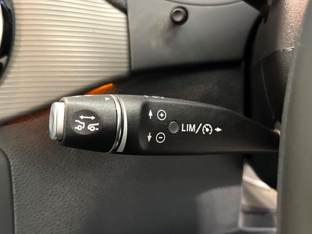 ●レーダークルーズコントロール:前の車との車間距離を一定にとりつつ、一定速度で自動走行してくれる次世代のクルーズコントロール!主に高速道路や自動車専用道路で使用する便利な機能です!