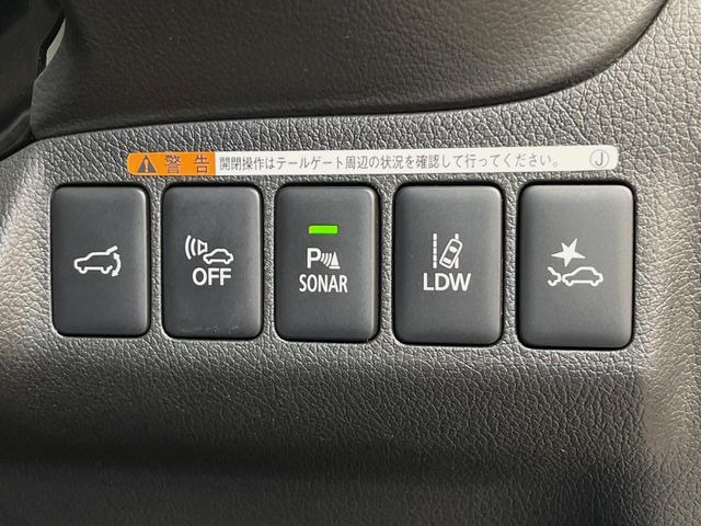 【三菱e-Assist】走行中に前方の車両等を認識し、衝突しそうな時は警報とブレーキで衝突回避と被害軽減をアシスト。より安全にドライブをお楽しみいただけます。