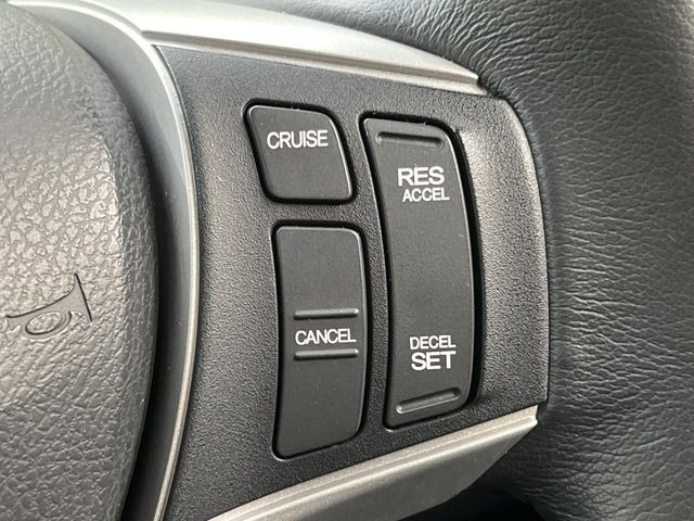【クルーズコントロール】高速道路もラクラク走行。アクセルを離しても一定速度で走行ができ、長距離運転時の負担を軽減!加速・減速も簡単なスイッチ操作で調整できます。