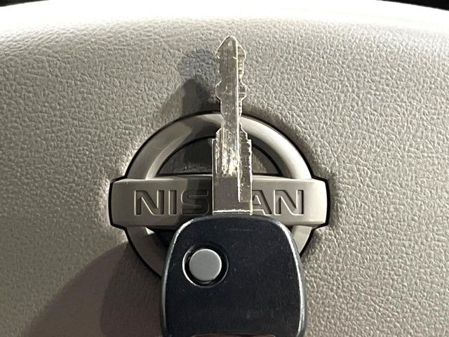 【キーレス】少し離れた場所からでもボタン一つでドアの開錠・施錠ができるのでとっても便利!ドアの鍵穴周りに傷をつけることもありません