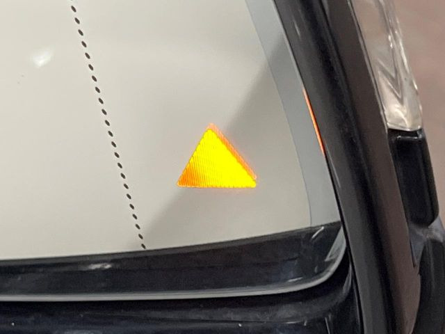 ●ブラインドアシストセンサー:視角からの車を感知し、ドライバーが車線変更を行う際に、警告音と共に注意を促してくれる安全支援機能です!