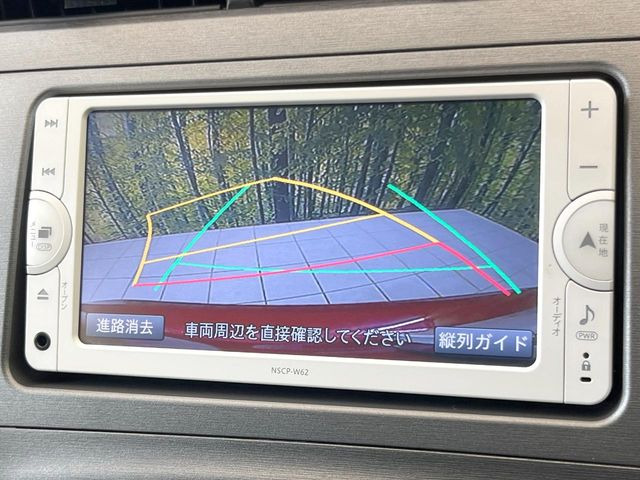【バックカメラ】駐車時に後方がリアルタイム映像で確認できます。大型商業施設や立体駐車場での駐車時や、夜間のバック時に大活躍!運転スキルに関わらず、今や必須となった装備のひとつです!