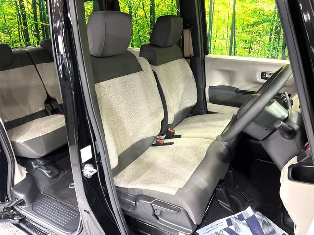 運転席シート廻りは使用感も少なく、良好な状態となっています。前オーナー様が丁寧に使っていたことがよくわかりますね。