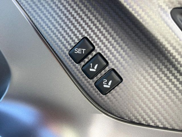 【メモリー機能付きパワーシート】ドライバーごとに設定したシート位置を記憶して、ボタン一つで切り替えできる便利な機能!運転する方が複数名いらっしゃるご家庭におすすめです♪
