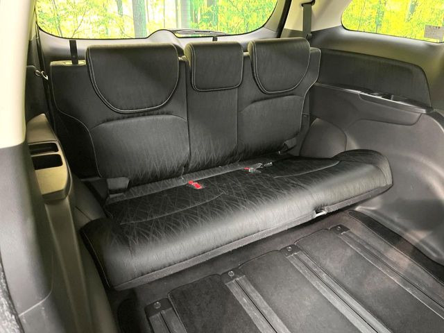 3列目シートはもちろん状態良好☆大人でもゆったりと座って頂けますので、大人数でのお出かけもラクラクです♪ご家族で、気の知れた仲間で、ドライブに行くのが楽しみですね♪