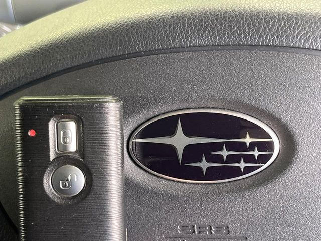 【アクセスキー】カバンやポケットに入れたままでもドアの施錠・解錠が可能なスマートキーを装備。エンジンのオン・オフ時もカギを取り出す必要が無いです♪